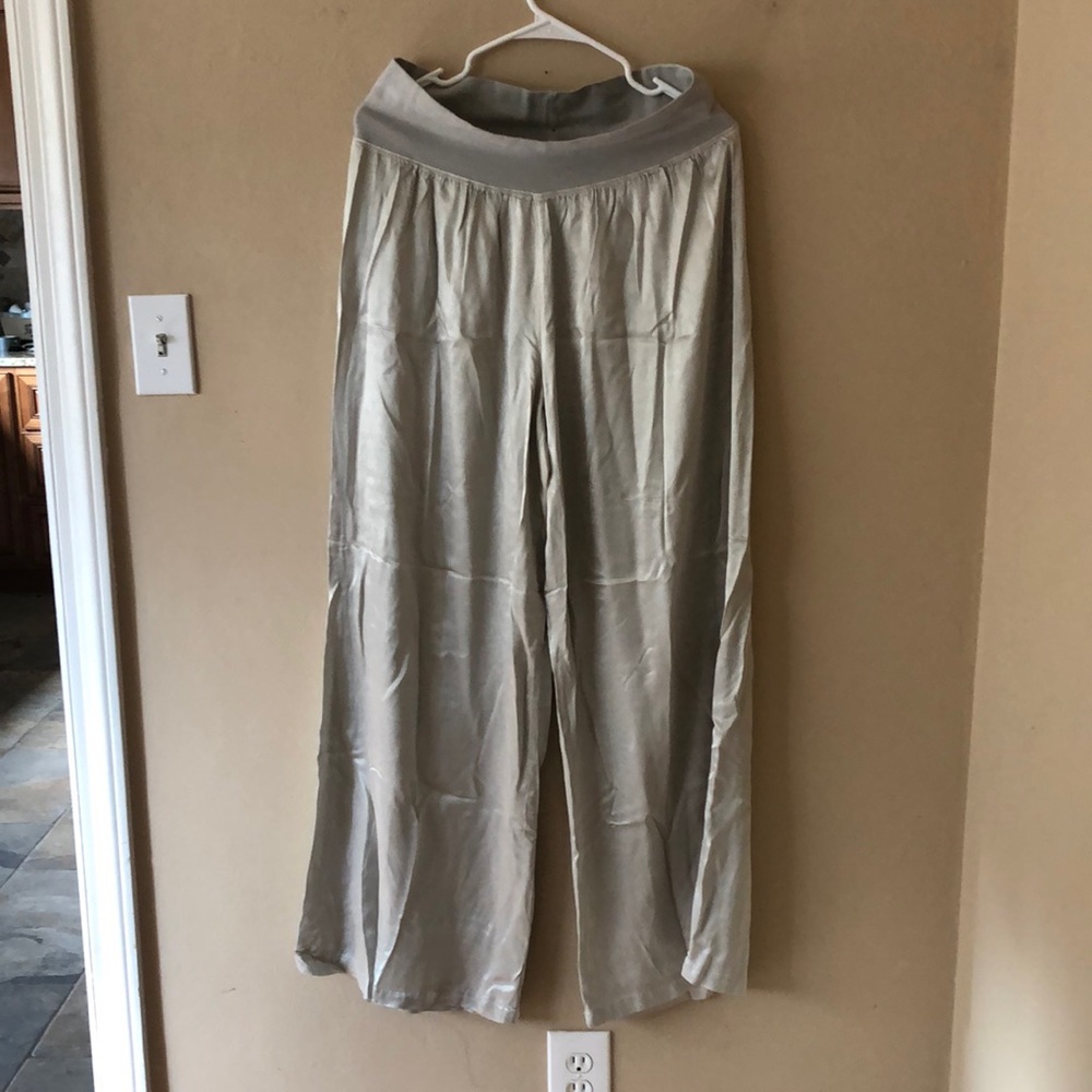 Hard Tail Flat Waist Flowy Pant